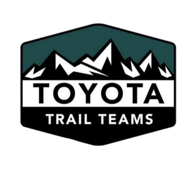 استیکر ضدآب برش خورده طرح لوگوی Toyota Trail Teams با نماد کوهستان سایز ۴ سانتی متر